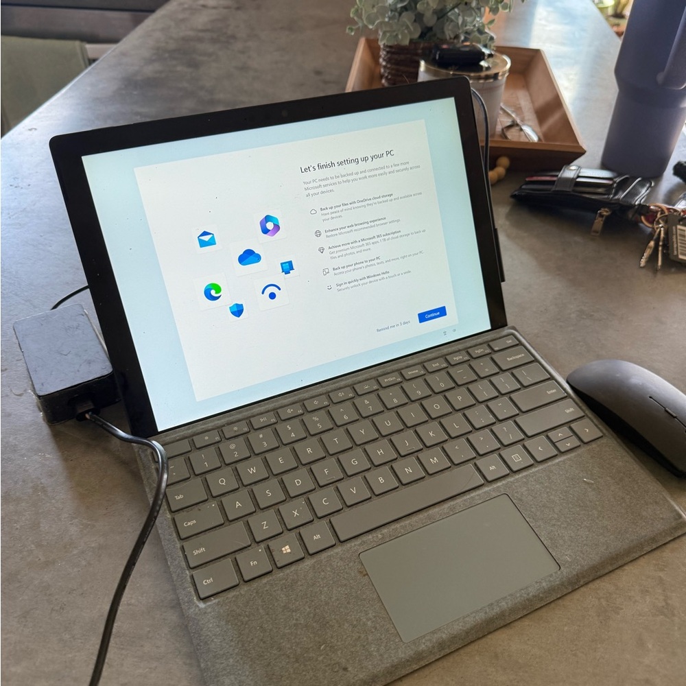 Microsoft Surface Pro 7 | i5 / 8GB / 256GB SSD | Type Cover + Charger + Mouse